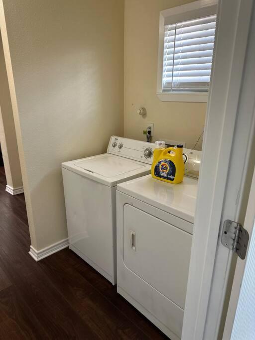 Апартаменты Walk To The Alamodome! Sleeps 6, Pet Friendly Сан-Антонио Экстерьер фото