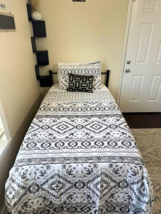 Апартаменты Walk To The Alamodome! Sleeps 6, Pet Friendly Сан-Антонио Экстерьер фото